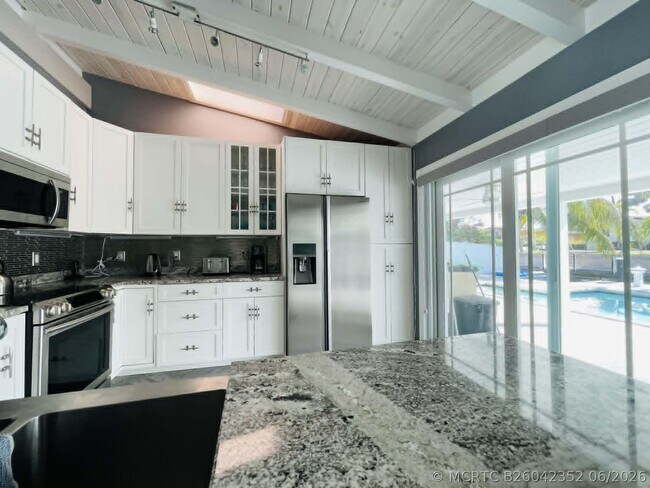 2531 Gulfstream Ln