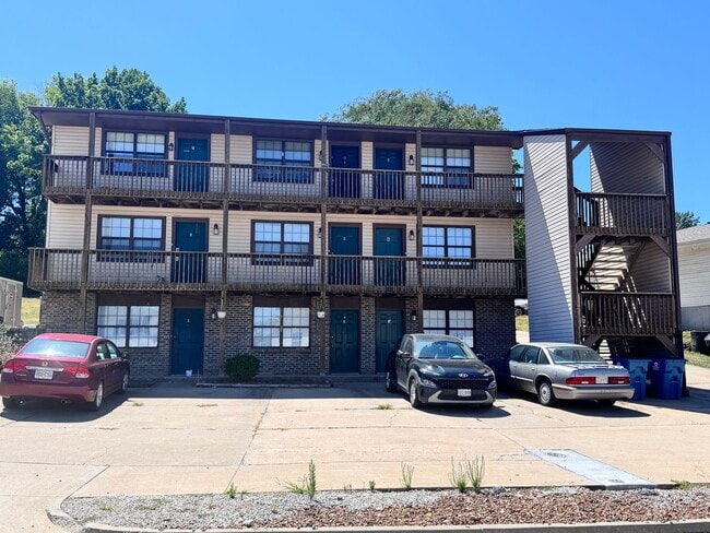 Building Photo - 3713 Randall Dr Unit 5