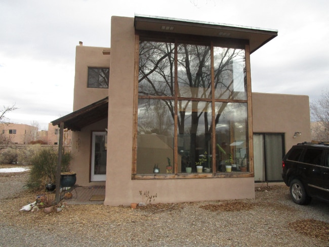 Building Photo - 1610 Camino La Canada