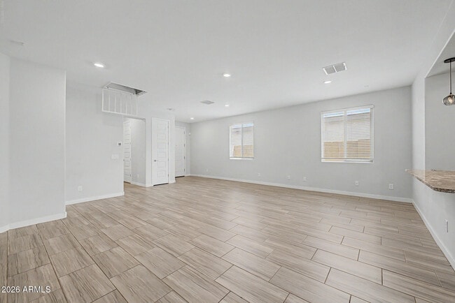 Photo - 327 W Tamarack Dr