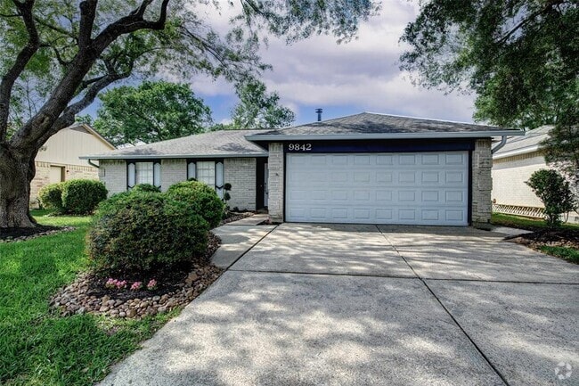 Building Photo - 9842 Shell Rock Rd Rental