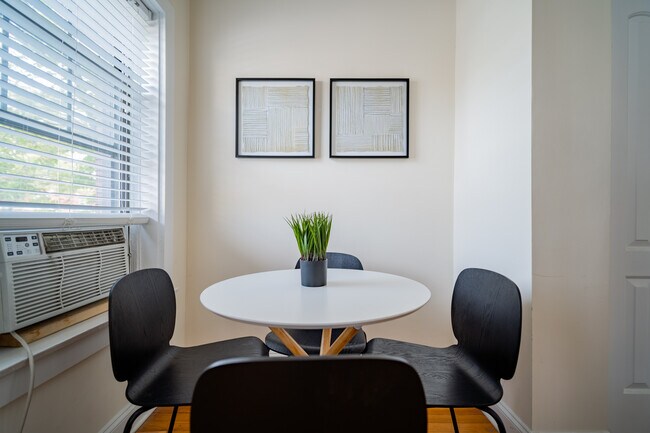 Photo - 2989 N Lawndale Ave Unit 1