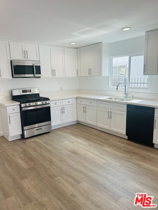 Photo - 5722 1/2 S Manhattan Pl