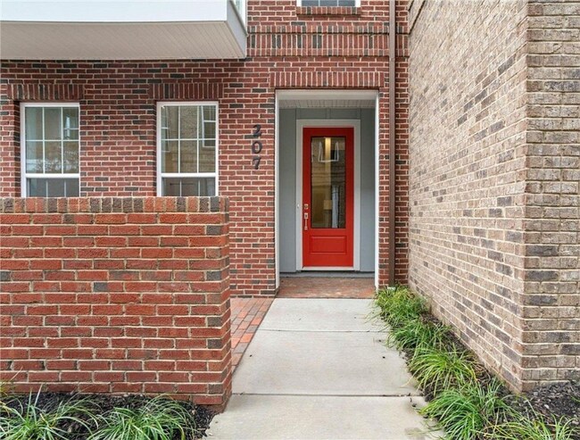 Photo - 207 Oliver Wy