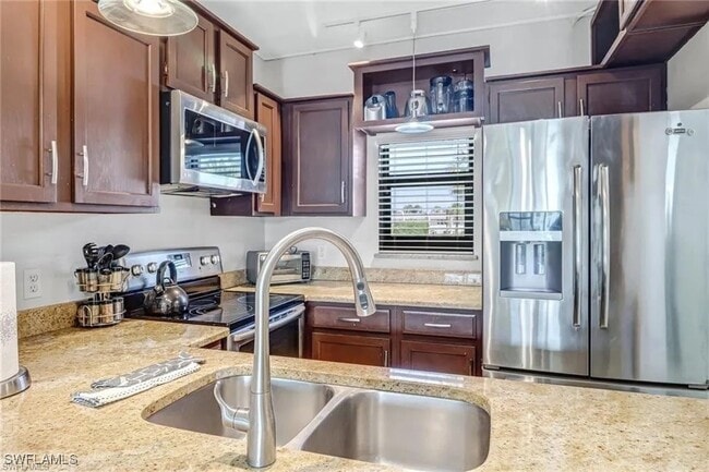 Photo - 805 River Point Dr Unidad 106C