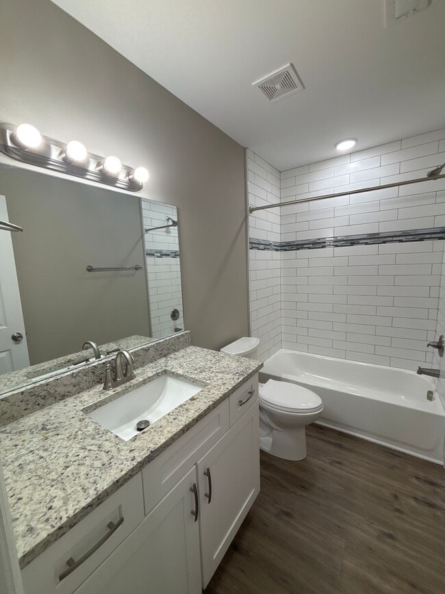 Building Photo - 2 BED 1.5 BATH CONDO AVAILABLE!