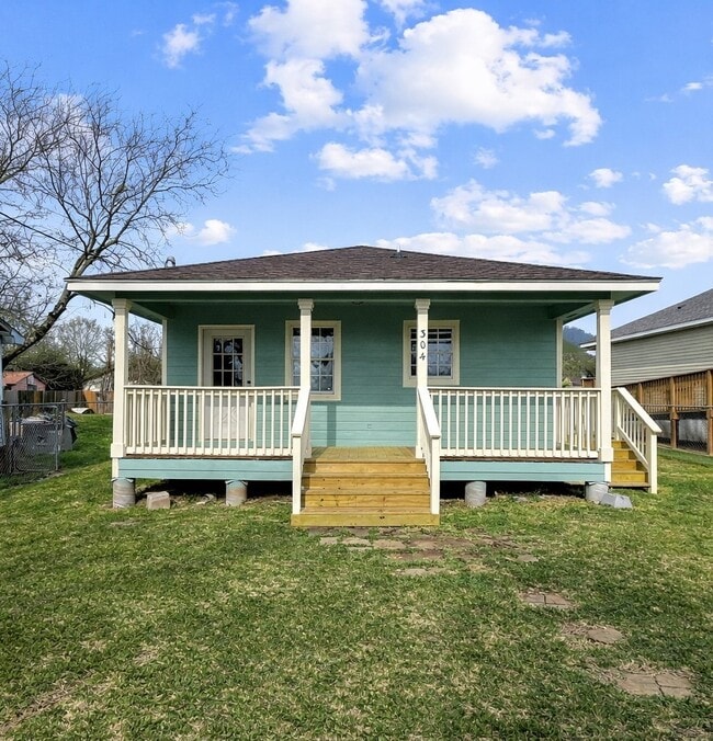 Building Photo - 304 Moutray Ave