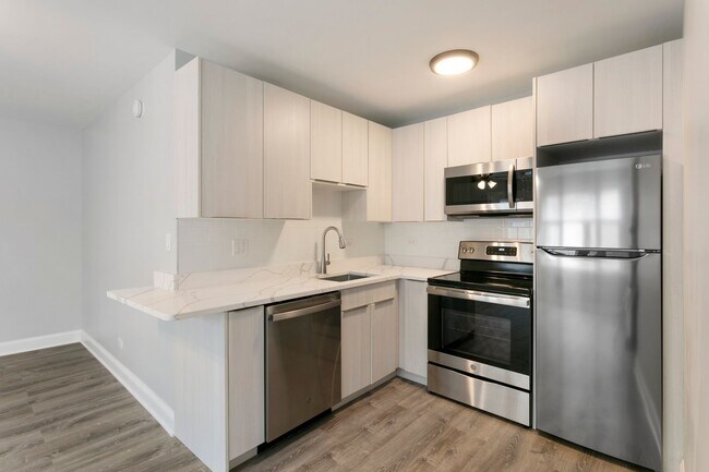 Photo - 7714 N Sheridan Rd