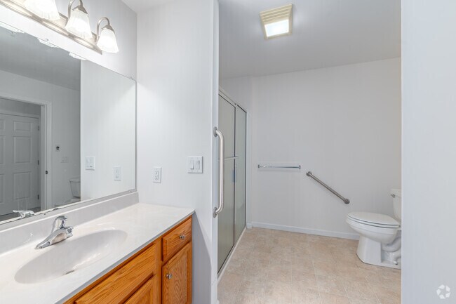 1BR, 1BA - 740SF - Bathroom