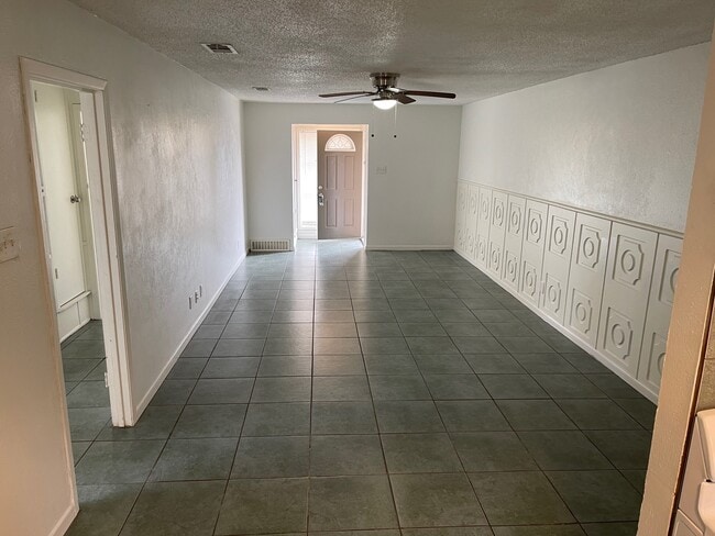 Photo - 3105 Lourdes St