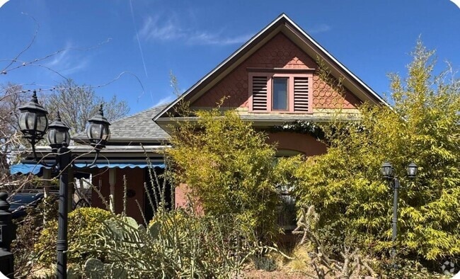 Building Photo - Historic Home 2 Bedroom +office 2 Baths, a...