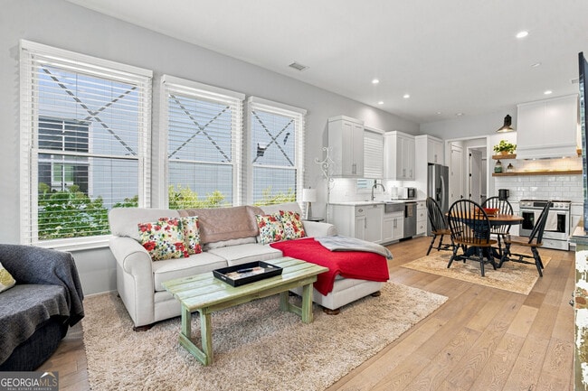 Photo - 170 Heatherden Ave