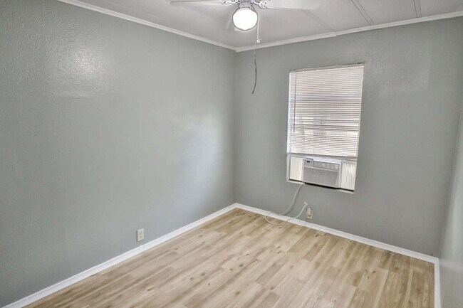 Application Special - Renovated 2 Bed/1 bath with Washer/Dryer Hookups