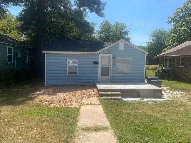 2114 W Long 17th St