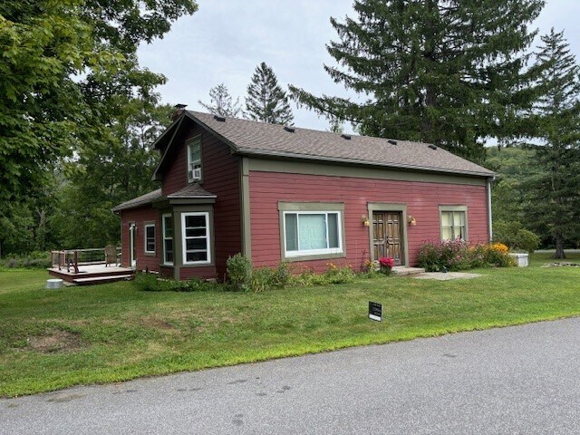Restored 1850's Farmhouse - 50 Lockwood Rd House