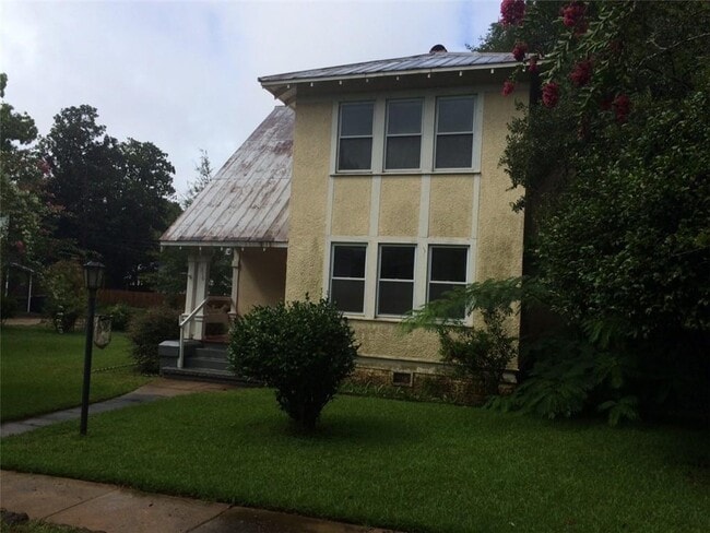 Building Photo - 316 4th St