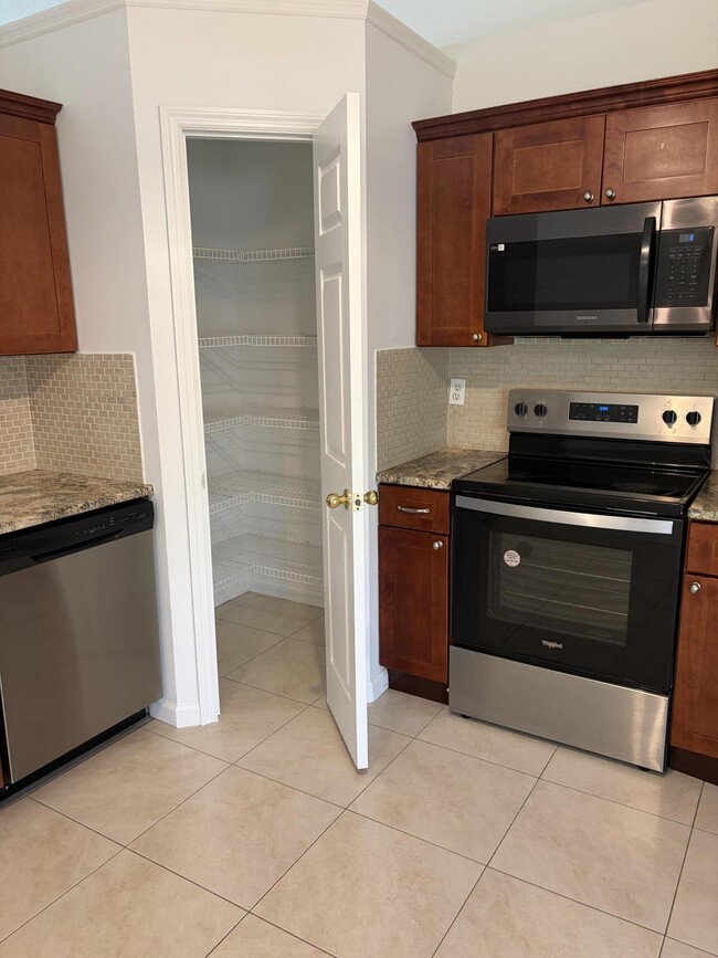 Photo - 1682 SW Glacador Ave