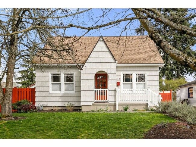 Building Photo - Charming Bungalow in the Heart of the Popu... Rental