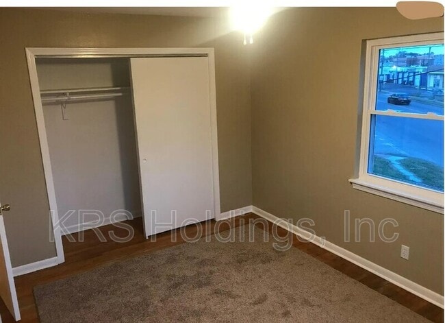 Photo - 3320 Lyons Ave Unit B