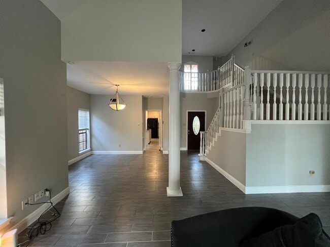 Photo - 6990 Oakwood Park