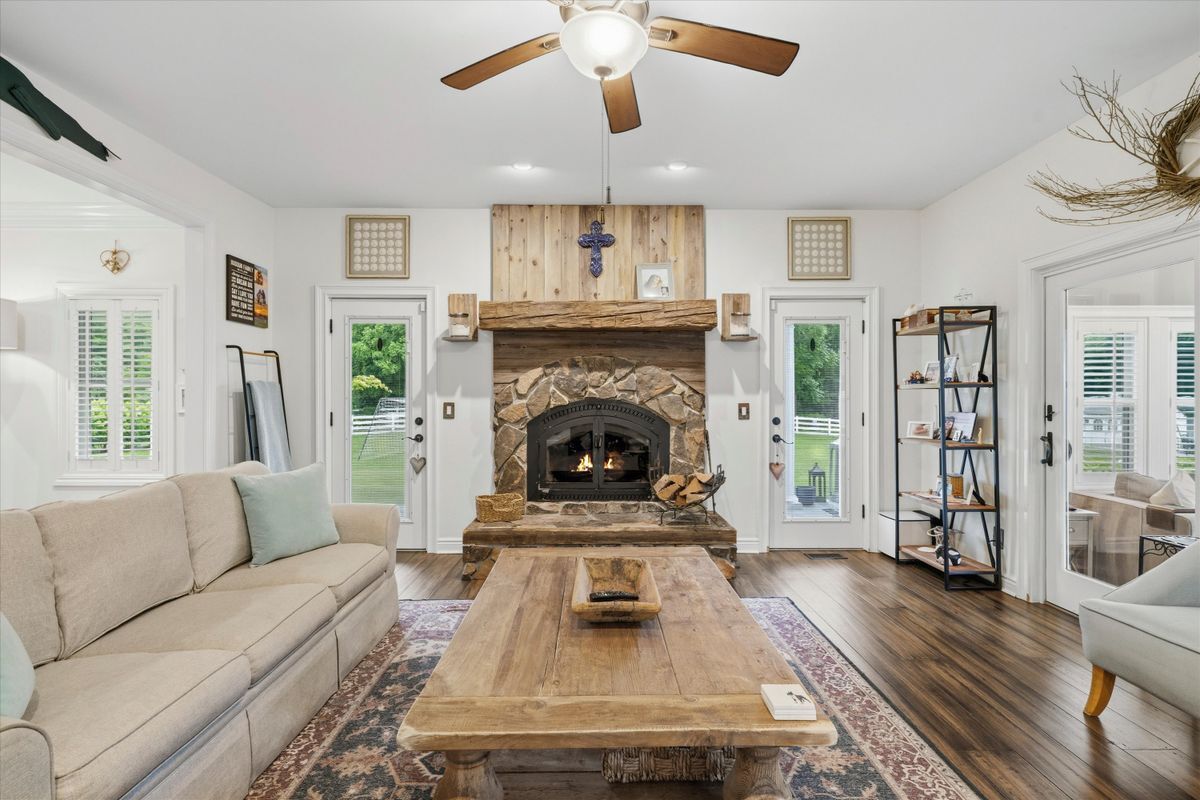 Photo - 3 Canterbury Ln