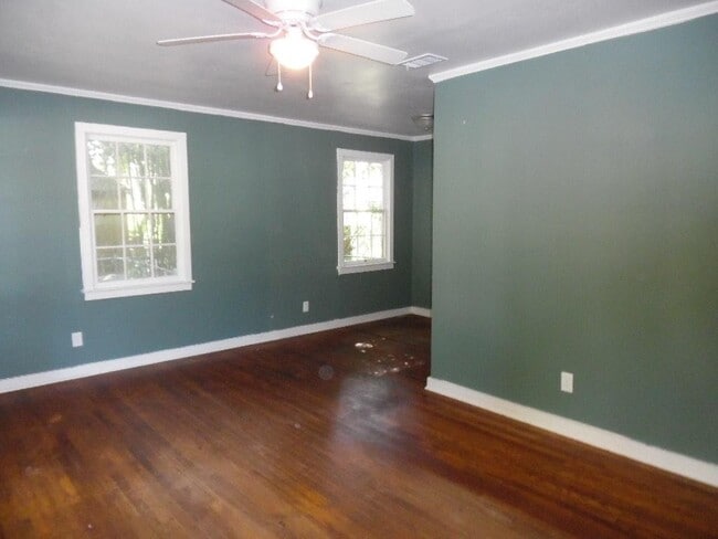 1 Sherwood Ln
