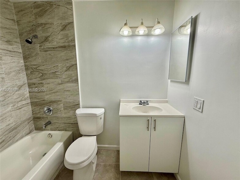 Photo - 220 NE 41st St Unit 4