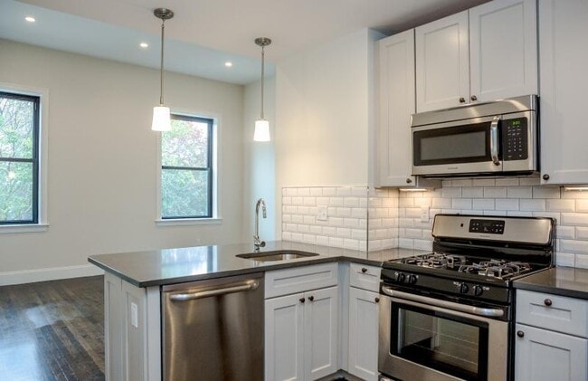 Building Photo - 11 Newcomb St Unit 15
