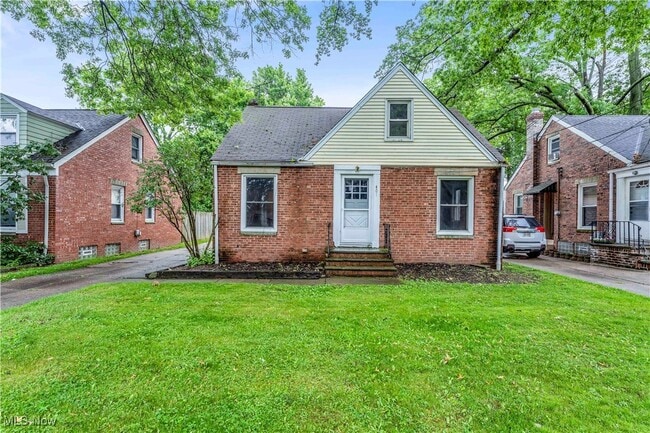 Photo - 401 E 257th St House