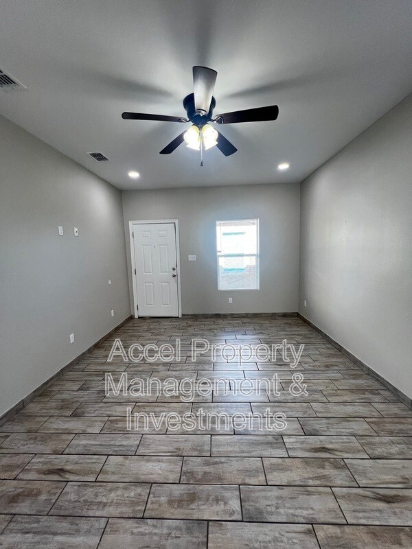 Photo - 1327 W Garfield Ave Unit 3