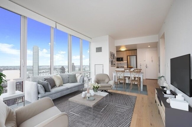Building Photo - 2 bedroom in LONG ISLAND CITY NY 11101 Unit 39G Rental