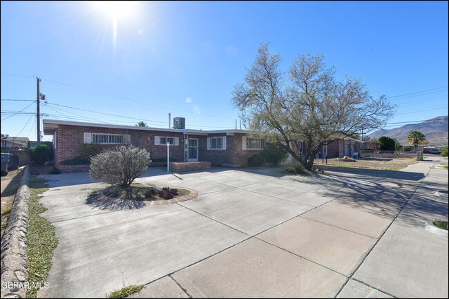 Building Photo - 5108 Paris Ave