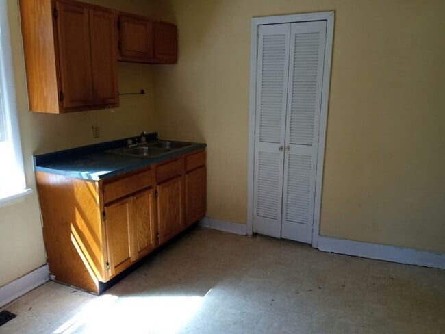 Photo - 437 E 9th St Unit Apt-A