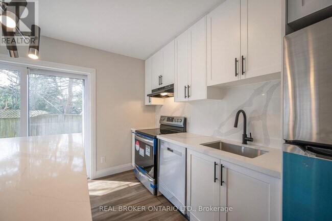 Photo - 685 Frederick St
