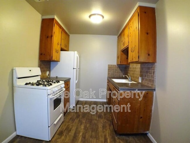Photo - 275 E 19th St