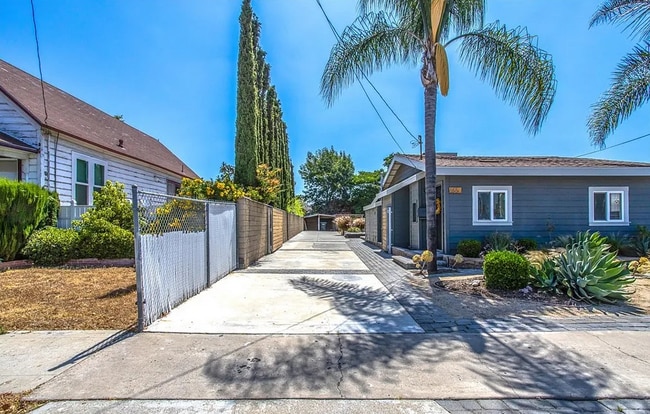Photo - 465 N Cypress St