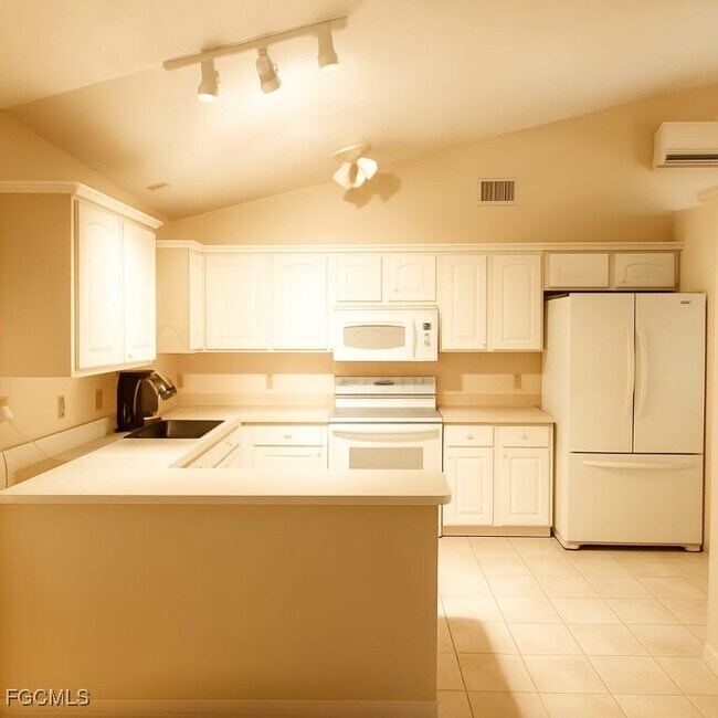 Photo - 1925 Gardner Ave