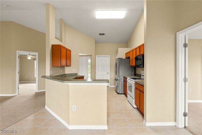 Building Photo - 1121 NW 7th Ave Rental