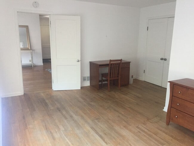 Photo - Lewis & Clark Law School International Students ONLY Unit Room 1