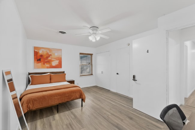 Photo - 404 Nottingham Dr