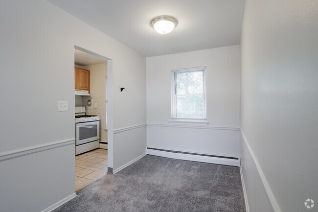 1BR, 1BA - 700SF