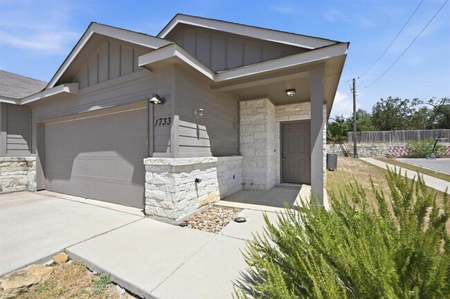 Building Photo - 1733 Davidson Rnch Dr