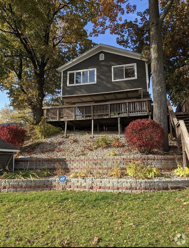 Building Photo - Three bedroom home on Austin Lake!