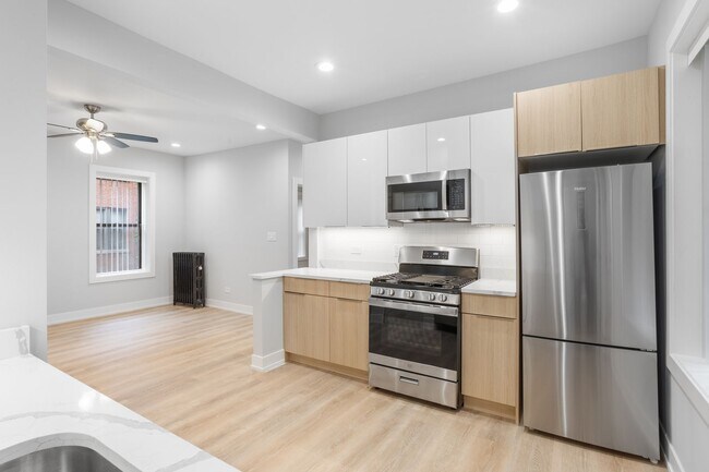 Photo - 7411 N Clark St Unit 3w