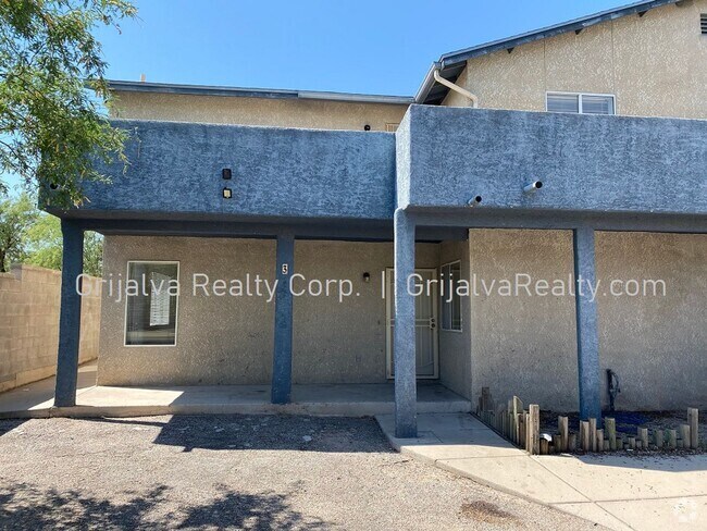 Building Photo - 1010 E Elm St Unit 03 Rental