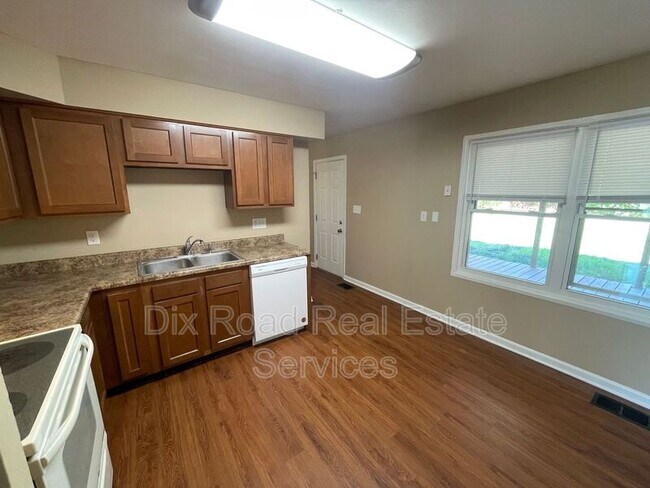 28 Moore Dr