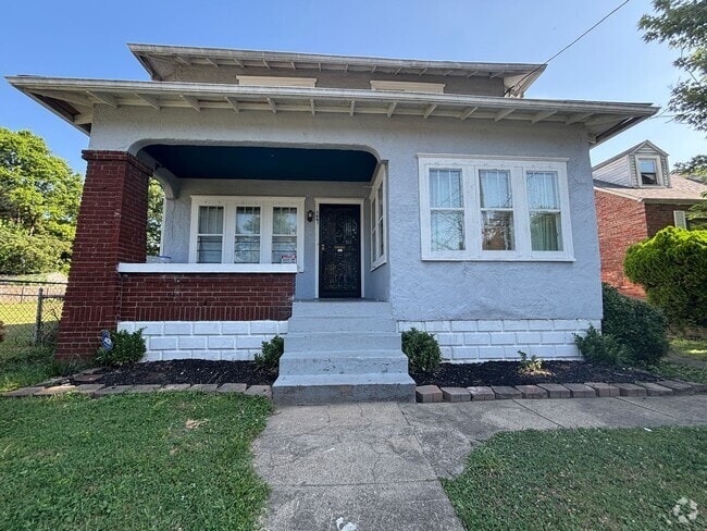 Building Photo - 5 Bed/2 Bath in California Neighborhood Rental