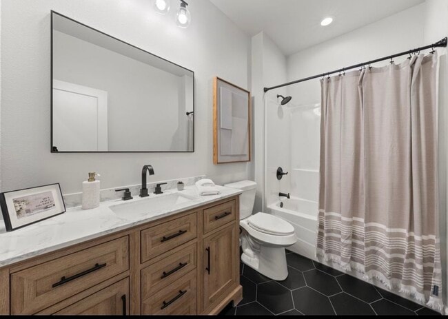 Photo - 1628 Ewing Ave