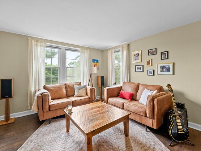 Enjoy Comfortable Arlington Living at Old Glebe Road!