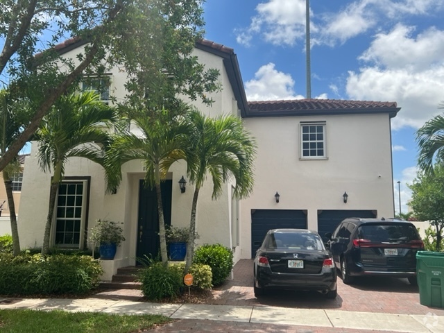 Exterior - Studio above Garage - 16940 SW 92nd Street Cir Unit Studio above garage Rental